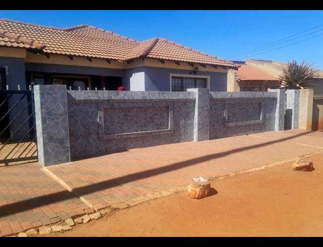 2 BEDROOM HOUSE FOR SALE IN ZONKEZIZWE